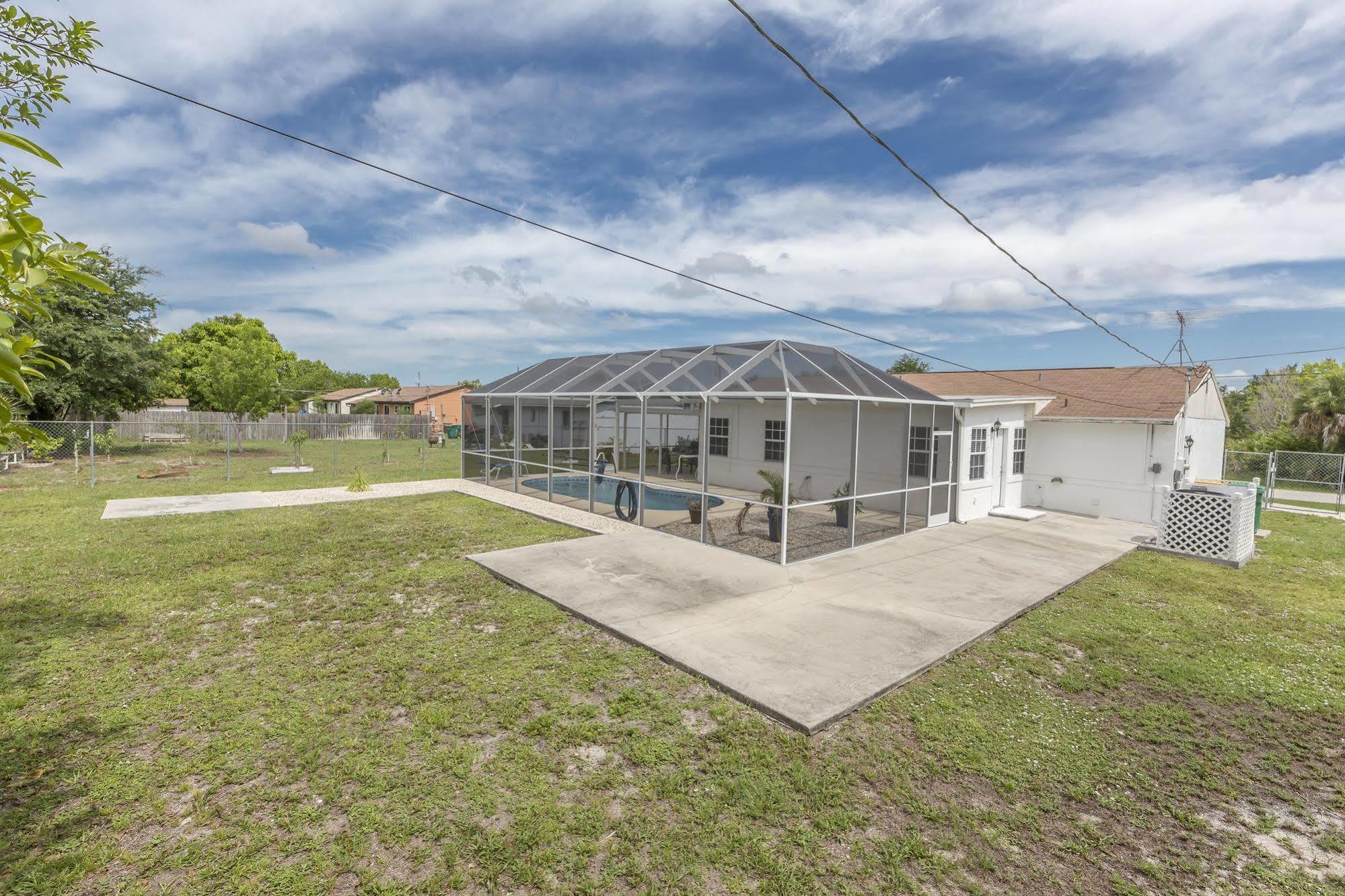 Van Nuys Port Charlotte Exterior photo